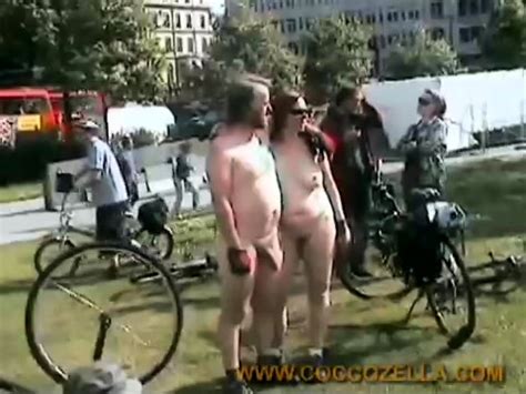 Raw Homemade Amateur Group Sex Footage At DrTuber