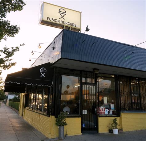 Eating L.A.: Fusion Burgers: Highland Park gets a familiar burger menu