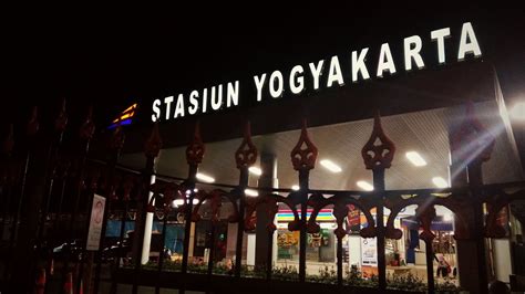 pintu keluar stasiun tugu yogyakarta