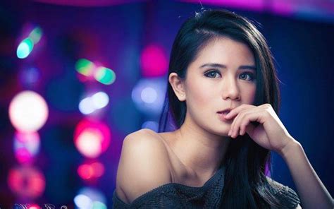 Women Long Hair Face Brunette Bare Shoulders Depth Of Field Eyes Wallpapers HD Desktop