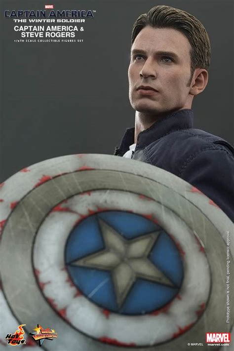 Hot Toys MMS 243 Captain America TWS Captain America Steve Rogers Hot Toys Complete