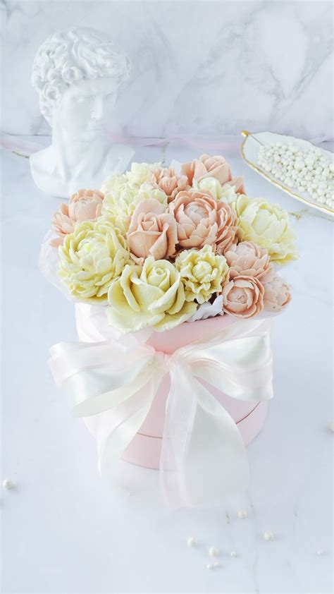 БУКЕТ ЦВЕТОВ ИЗ ГИБКОГО ШОКОЛАДА | Chocolate, Chocolate bar, Creation