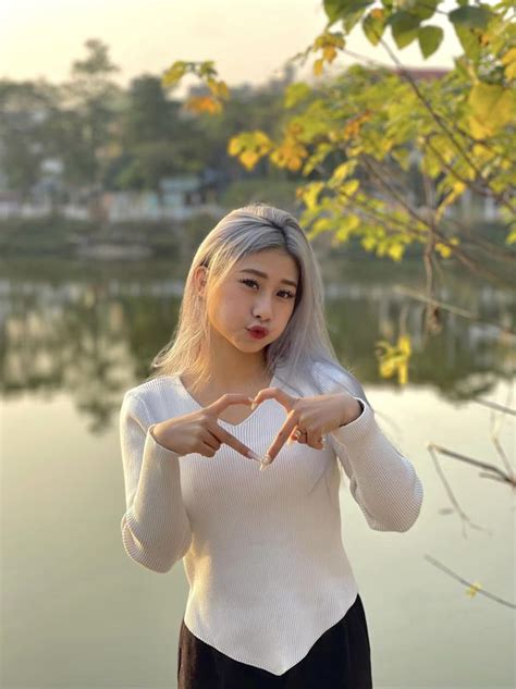 Hot girl Thể dục dụng cụ Việt Nam diện bikini táo bạo lộ hình xăm ở vị trí nhạy cảm