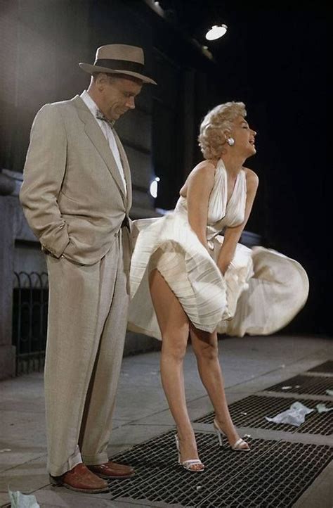 Идеи на тему Hot person в г готический домашний декор девичьи косы просто красный