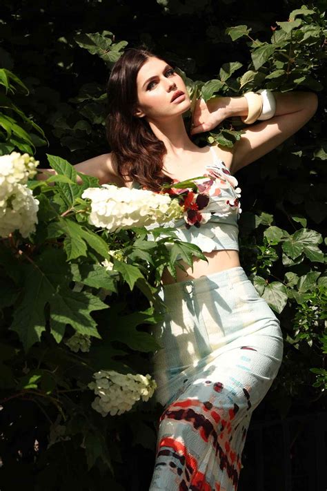 Alexandra Daddario Says She S Not Bothered By Nude Scenes As She Gets Older