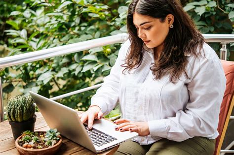 Plus Size-Mode: Die 12 besten Onlineshops | BRIGITTE.de
