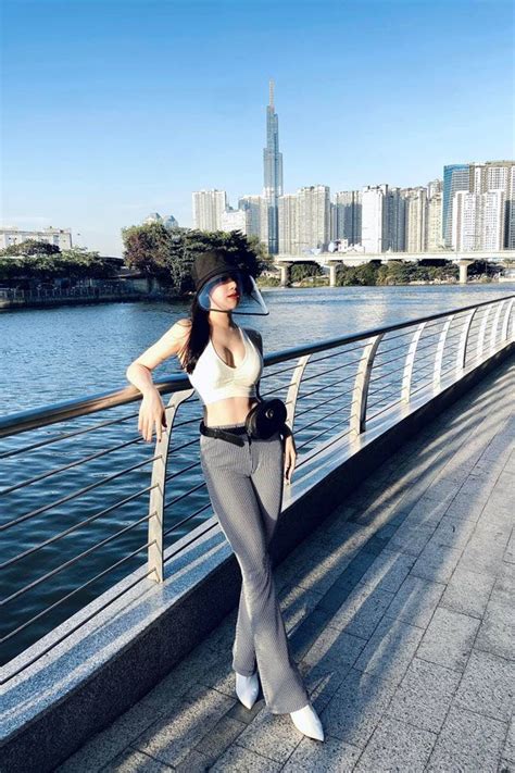 Hot Girl U Chi Pu M Di N V Y Ng Khoe V Ng M T Ng N Ng N Tr N M Ng X H I