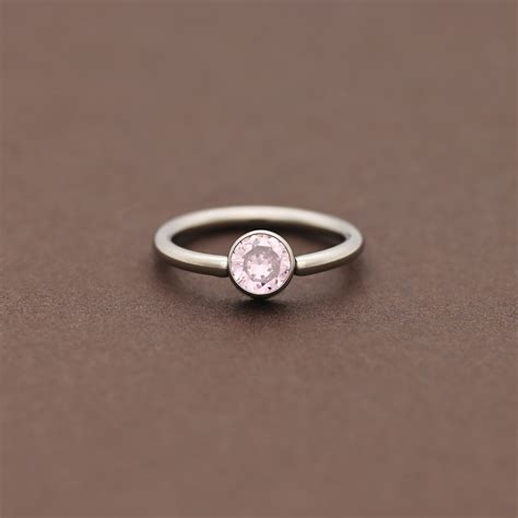 Кольцо с зажимным кристаллом Light rose — Пирсинг магазин Piercify.shop ...