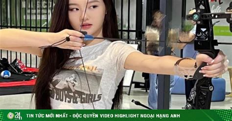 Hot girl bắn cung quá xinh đẹp mặc kín đáo vẫn hút trọn ánh nhìn người đối diện