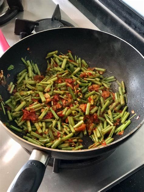 Kangkong Stir Fry – Sharing my experiences as a die hard foodie!