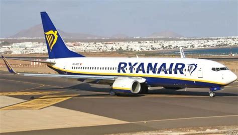 aereo ryanair costretto ad atterraggio  emergenza paura  bordo