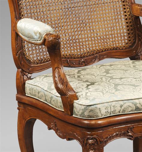 Importante Suite De Quatre Fauteuils La Reine D But De Lepoque