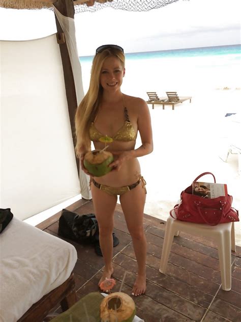 Avril Lavigne Nude 34 Photos The Fappening