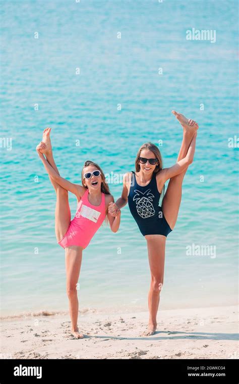 11 13 jahre mädchen bikini Fotos und Bildmaterial in hoher Auflösung Alamy