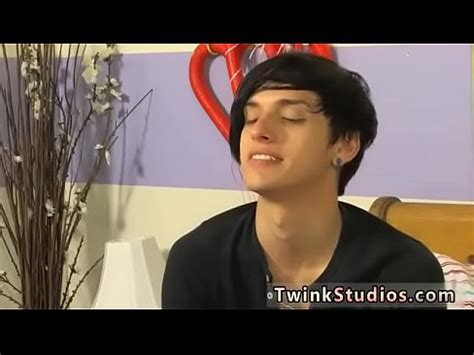 Sexo Gay Joven Con Un Grupo De Hombres Por Primera Vez Cuando Aburrido XVIDEOS