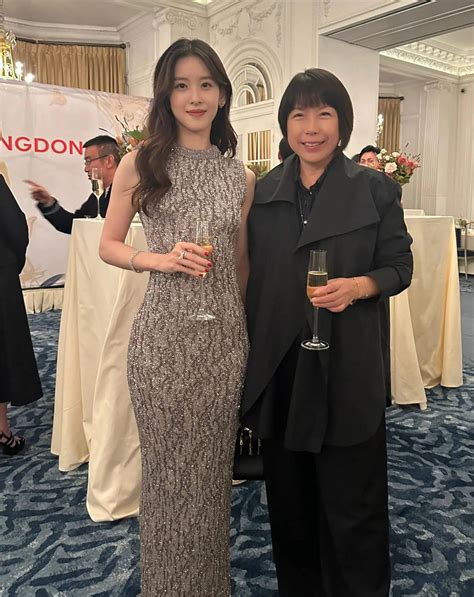 Hot girl trà sữa giờ là phú bà nghìn tỷ đi event mà đẹp không kém minh