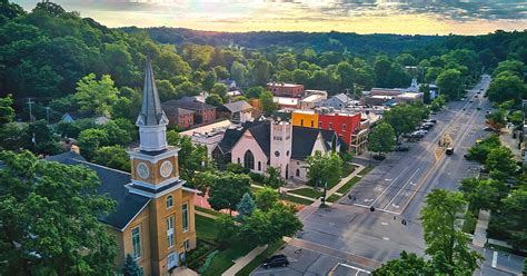 This Charming Small Town In Ohio Will Make You Swear You’re In New England