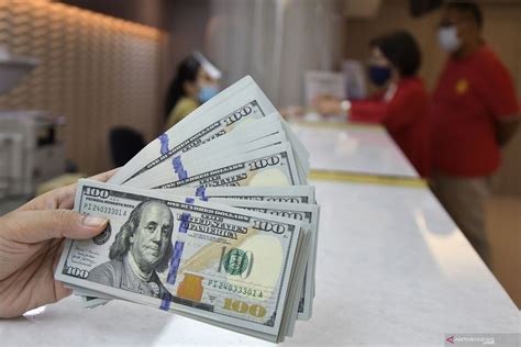 Rupiah Awal Pekan Menguat Ditopang Penurunan Kasus Covid 19 Antara News