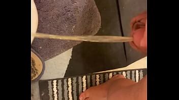 Tomando Un Descanso Para Orinar Xvideos