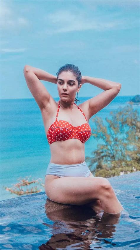 Hot Sexy Pooja Gor Bikini Pics