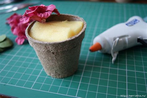 Бумагопластика. Цветочки в торфяных горшочках