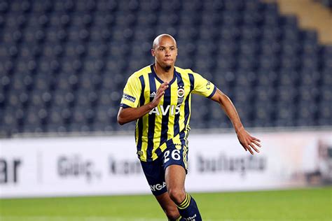 Le Point Du Nul Pour Le Fenerbahce Avec Tisserand Titulaire Leopardsfoot