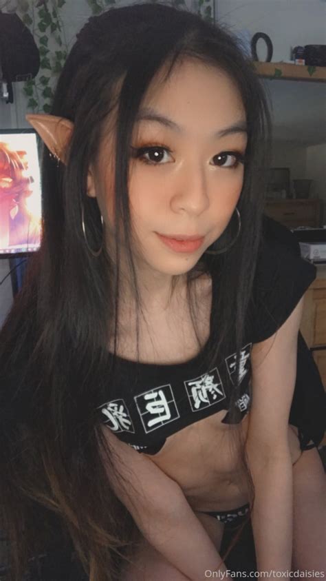 OnlyFans Asian Toxicdaisies Nude Photo