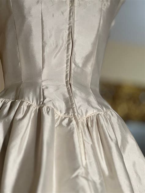 1950s White Silk Pearl Beading Embroidered Train Exquisite Bridal Gown