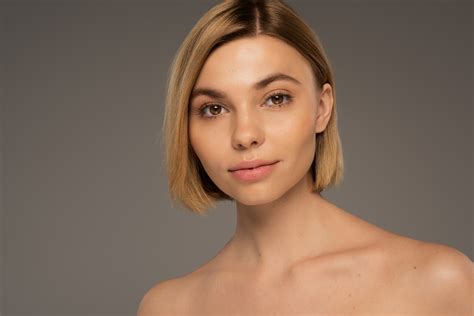 Blonde Aux Yeux Marron Comment Se Maquiller