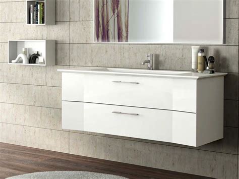 Навесной шкаф для ванной комнаты