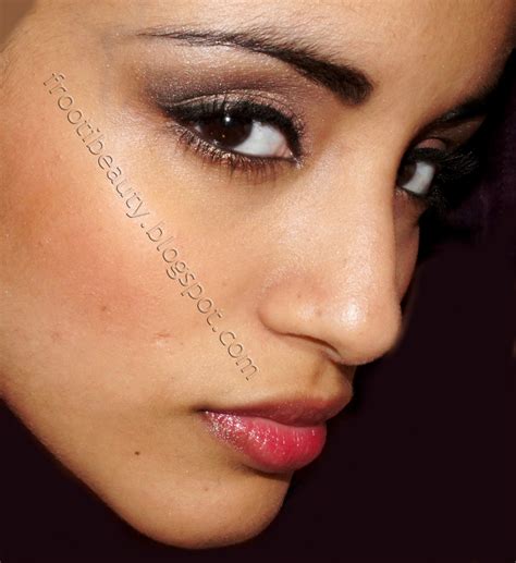 Safiyah Tasneem Naked Palette Look