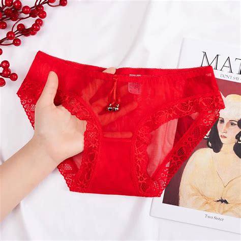 Sous vêtement féminin Quand la lingerie devient arme féministe