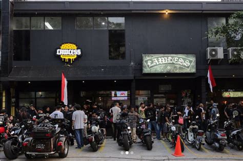 Lawless Burgerbar Burger Metal Dari Kemang Selatan Pophariini