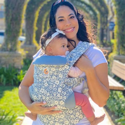 Ergobaby Review - Must Read This Before Buying