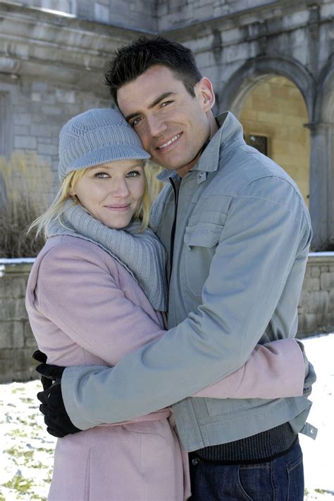 Who Is 'Law and Order' Star Kelli Giddish? 5 Things to Know | Us Weekly