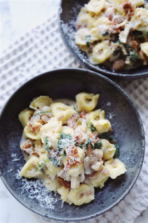 Tortellini med svampe bacon og spinat Opskrift på nem hverdagsret