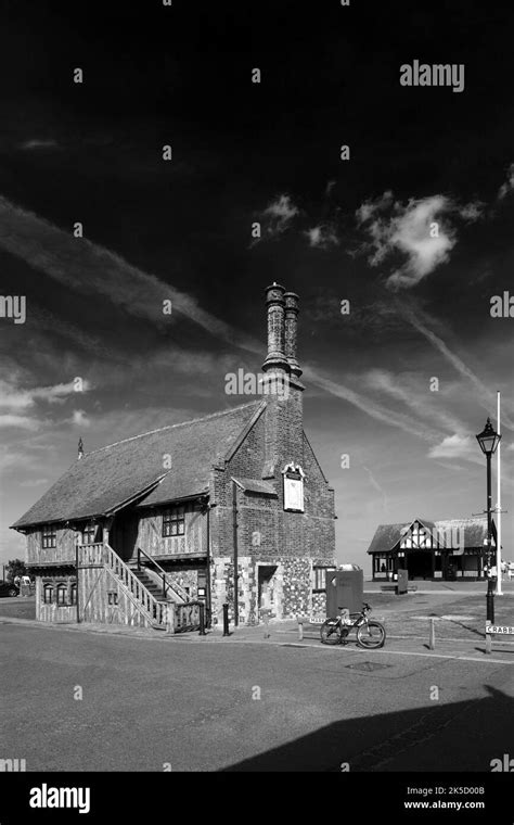 Aldeburgh War Memorial Suffolk Black And White Stock Photos And Images