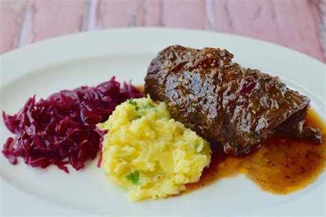 Sonntagsfreuden Rinderrouladen mit Kartoffelpüree und Rotkohl