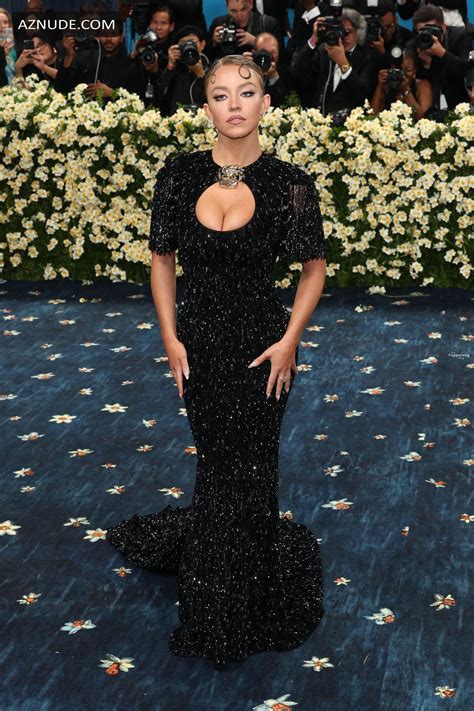 Sydney Sweeney Sexy Shows Off Her Hot Boobs In A Sequin Black Dress At Met Gala In New York City