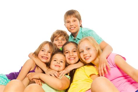 Sex Barn Som Tillsammans Kramar Arkivfoto Bild Av Luta Liten