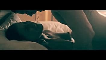 Le Hace El Sin Respeto Mientras Su Amante Esta Abajo XVIDEOS