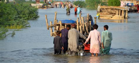 Un Chief Views Unimaginable Damage In Visit To Pakistan S Flood Hit Areas