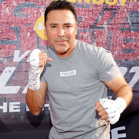 oscar de la hoya hospitalized  breakthrough covid