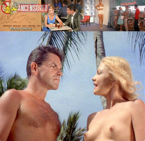 Naked Allison Louise Downe In Goldilocks And The Three Bares