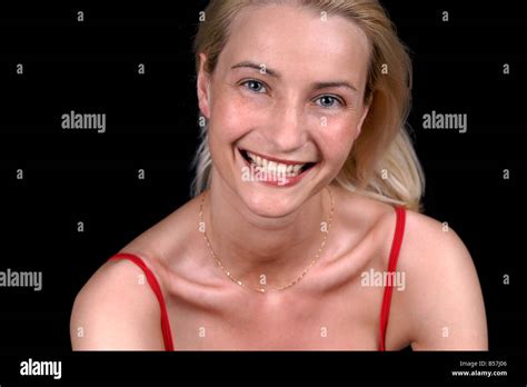 Blondes mädchen bikini Fotos und Bildmaterial in hoher Auflösung Alamy