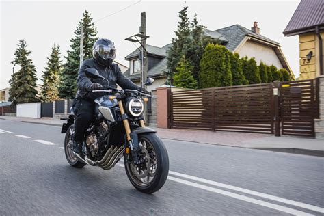 Zdjęcia 21 Honda CB 650R przedmiescia Honda CB650R wszechstronny naked z rodziny Neo Sports