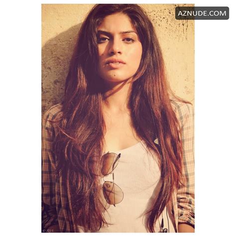 Sapna Pabbi Hot Pics Collection Aznude