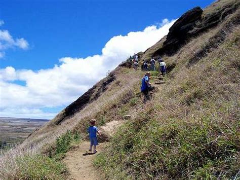 Rano Raraku; Maunga Pukatikei (Easter Island) : Climbing, Hiking ...