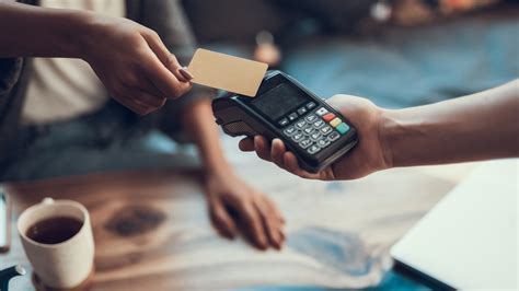 Plate u Nemačkoj Konobarima nude i po evra ali nema ko da radi