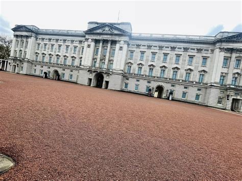 Is There a Dress Code for Visiting Buckingham Palace
